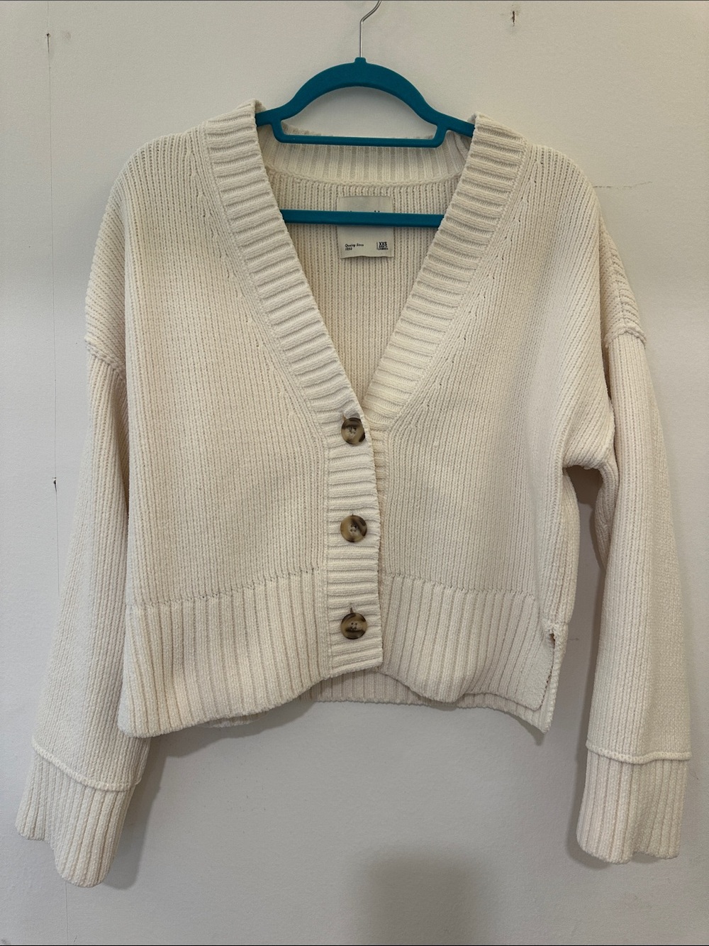 Abercrombie Ivory Cropped V-Neck Button Cardigan